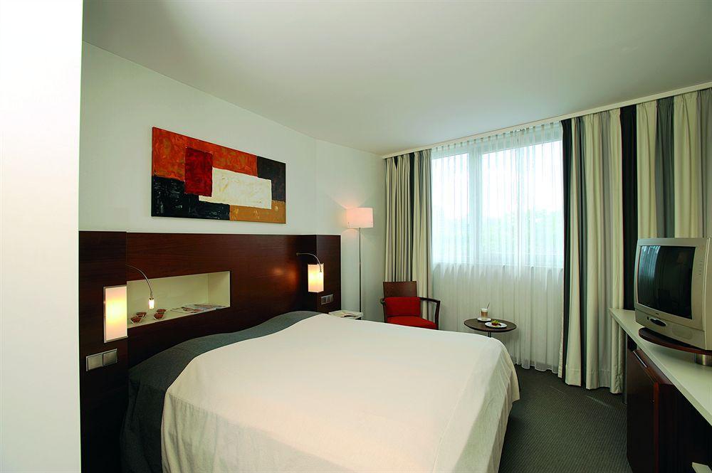 Nh Frankfurt Niederrad Hotel Frankfurt am Main Værelse billede